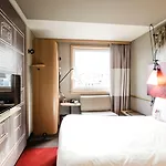 Ibis Arnulfpark Hotell 3*